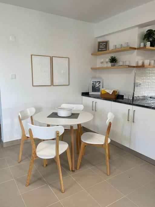 Apartment Alegria #1 - Steps To The Ocean! Capelo